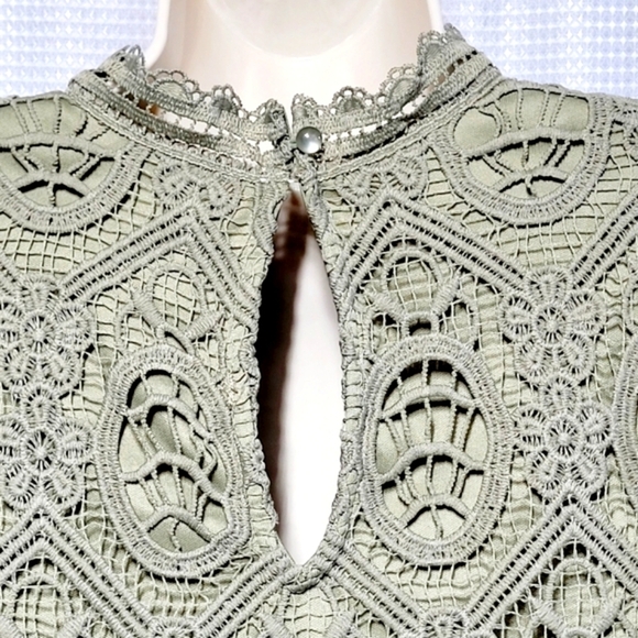 Ultra Pink Sage Crochet Lacey Scalloped Bell Sleeve & Lined Pop Over Blouse (L) - Picture 5 of 12